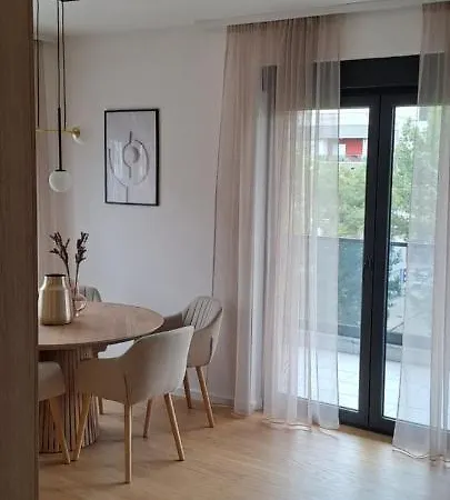 Avisi Living Apartman *