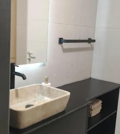 Avisi Living Apartman *