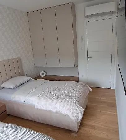 Avisi Living Apartment