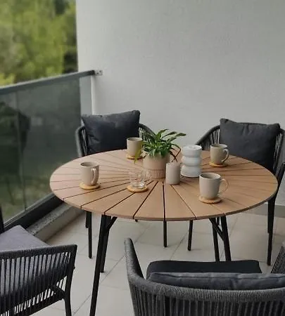 Avisi Living * Τρέμπινιε